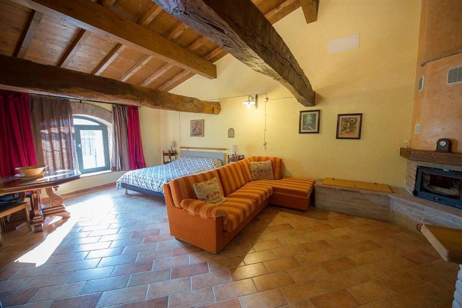 Fattoria Branciana Bed & Breakfast Rossena Bagian luar foto